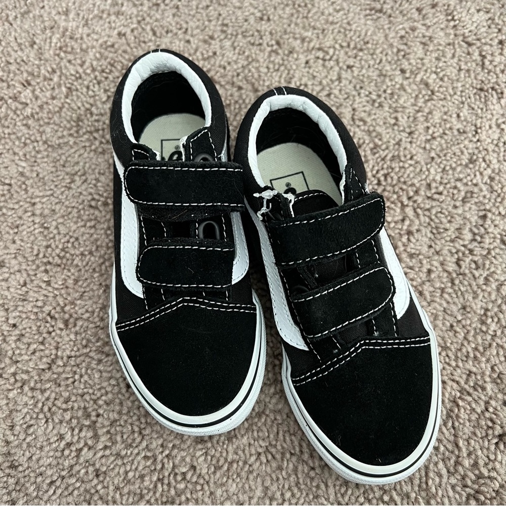 Brand new kids Vans Old Skool V sneakers size 11.5
